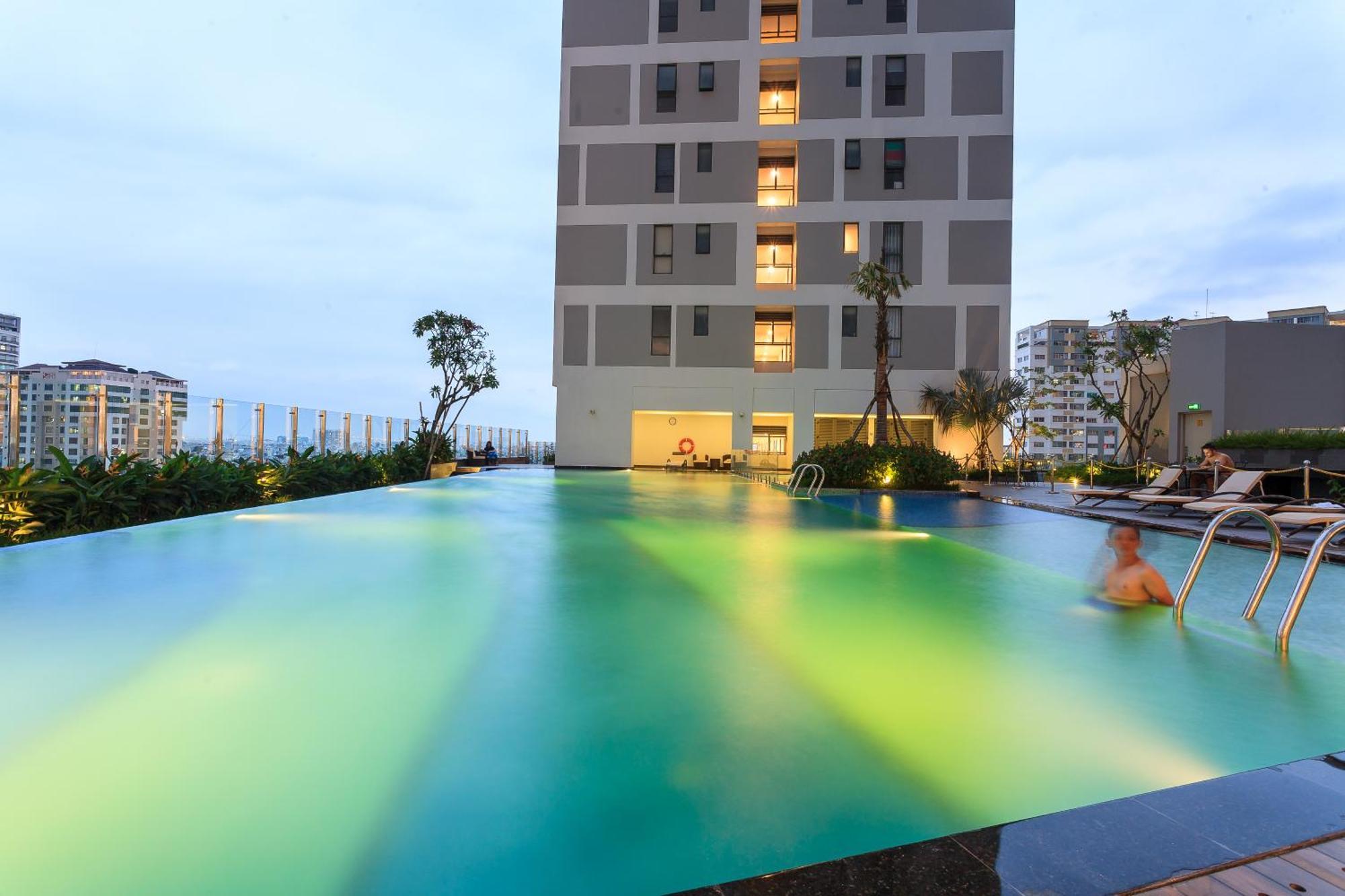 Spacious Saigon - Infinity Pool In Rivergate โฮจิมินห์ซิตี้ ภายนอก รูปภาพ